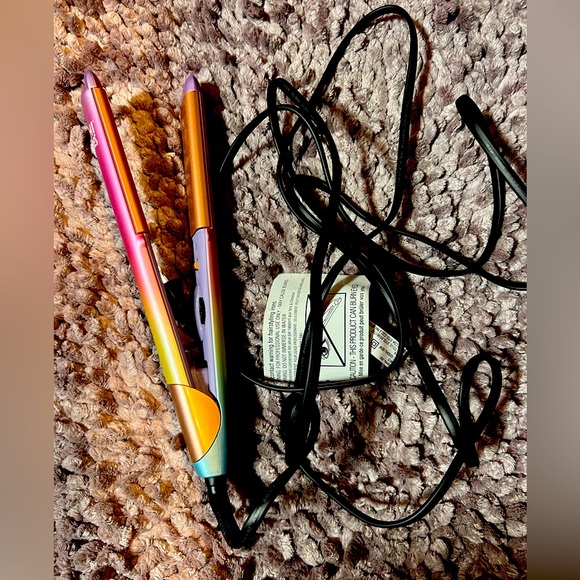 Chi vibes on the edge 1” hairstyling iron - Picture 1 of 4